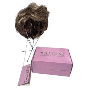 Paula Young Wig A1013 Juliet 18/22 AVG Silver Blonde Short Wavy NIB Glam Chic